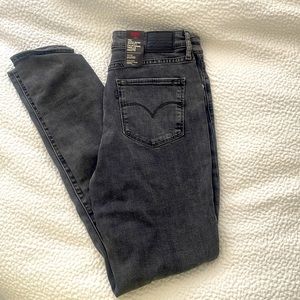 NWT Levi 721 High-Rise Skinny Jean